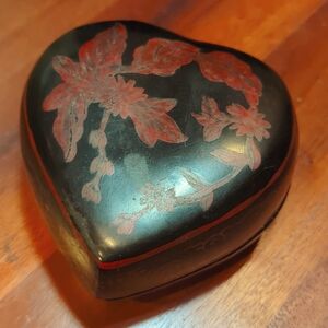 Vintage Black lacquer Heart Shaped Box Elegant Accent Decor